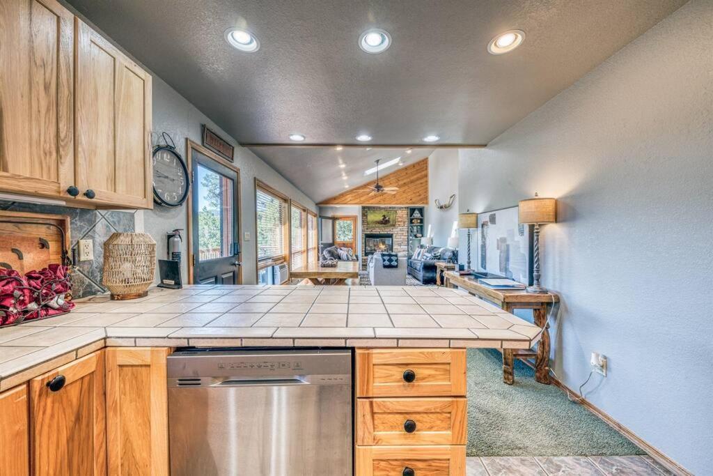 Perk Canyon Hidden Acres-hot Tub-gas Fireplace